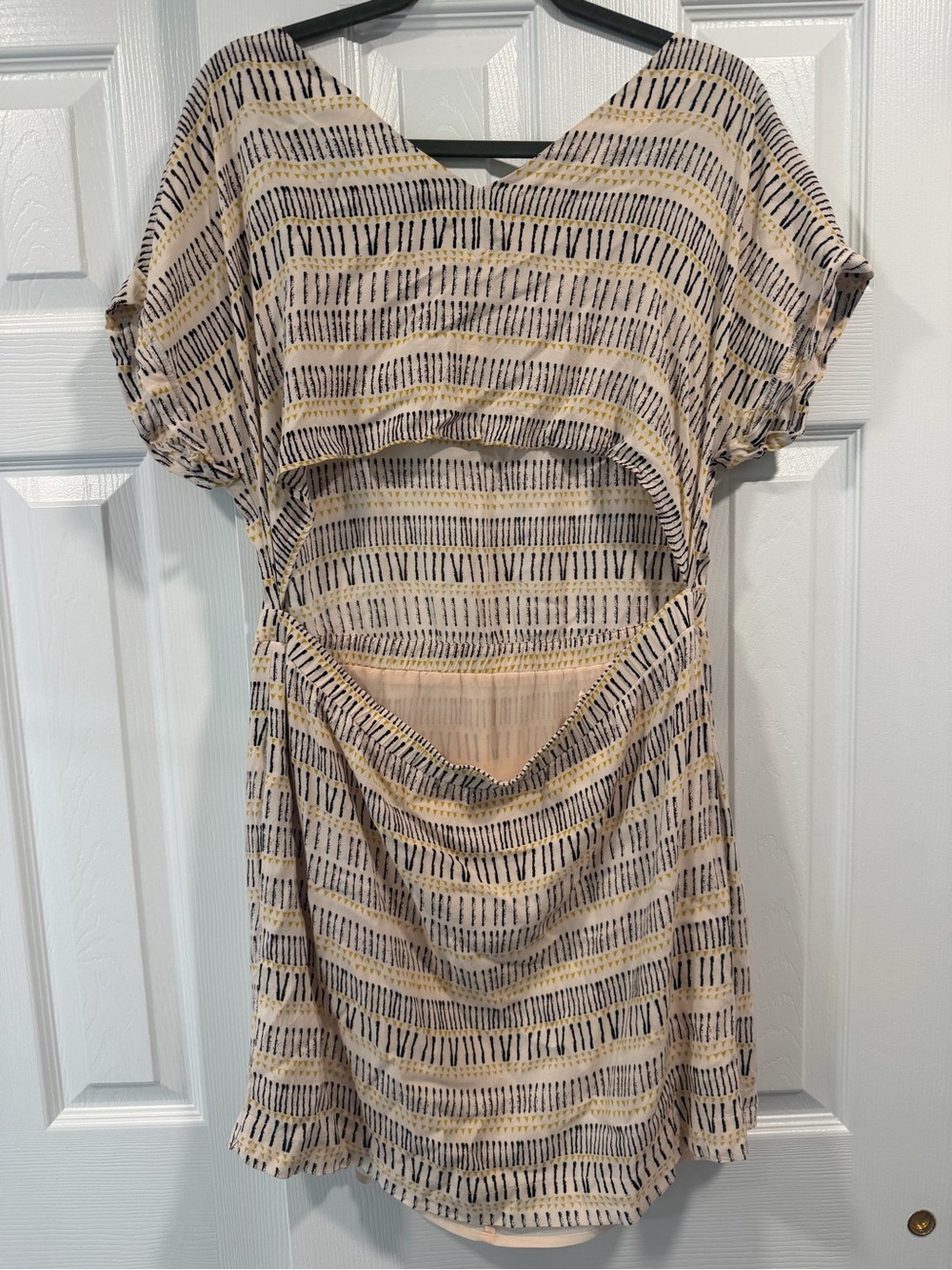 BCBG BCBGeneration Tribal Stripe Open Back Dress Tan Cream Gold Black Small